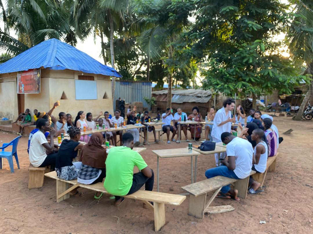 Participants réunis lors d'un camp chantier UJPOD